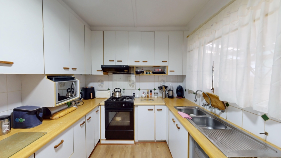 4 Bedroom Property for Sale in Gustrouw Western Cape